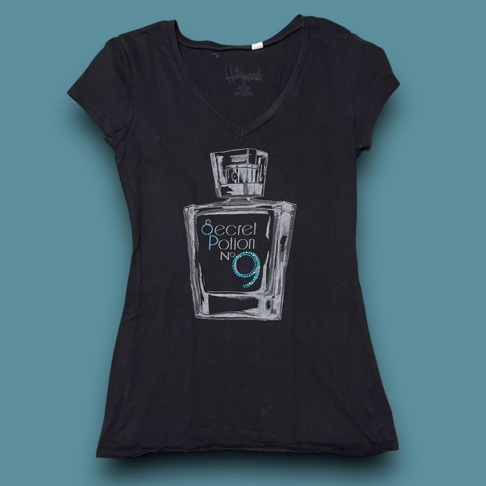 Y2K Perfume Graphic Baby Tee Size Medium Mcbling Downtown Girl Cybergrunge